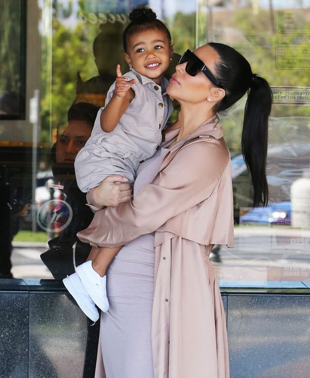 Kim-Kardashian-with-her-daughter-North