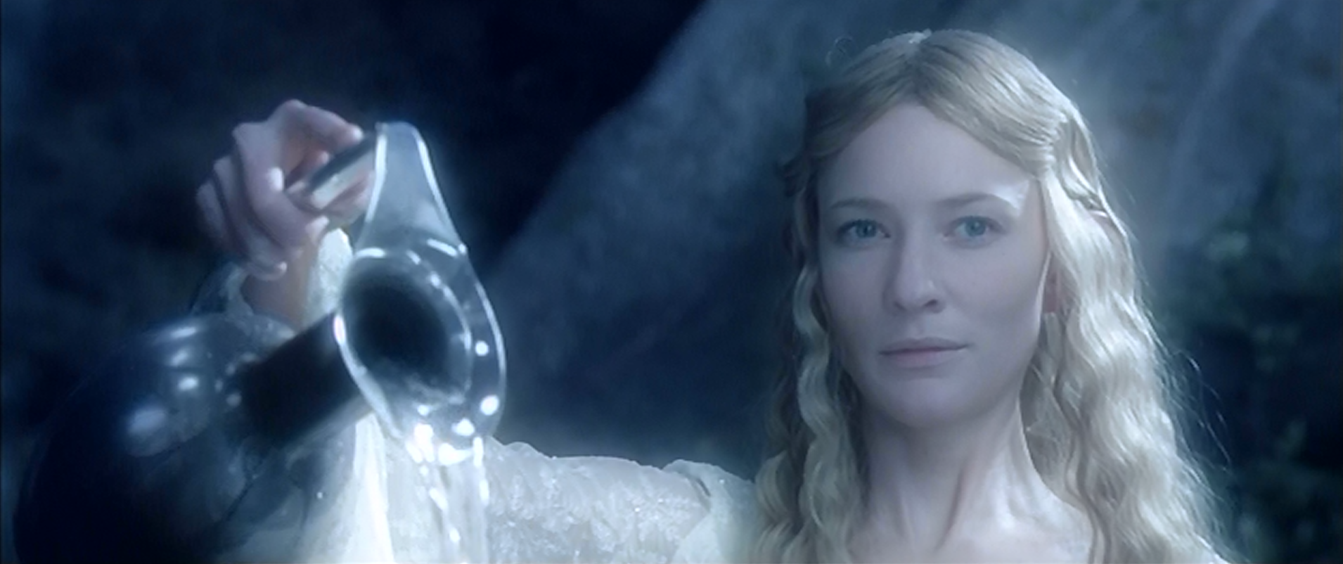 Galadriel_at_her_mirror.png