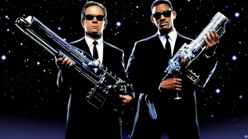 Chris Hemsworth and Tessa Thompson First Look For Men in Black Revealed