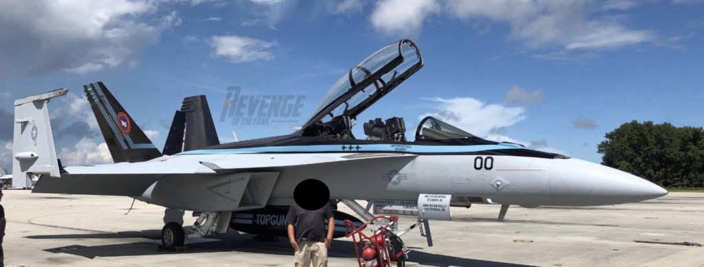 Top Gun 2 Set Photo Reveals Cruise Will Pilot A Deadly New Fighter Jet!
