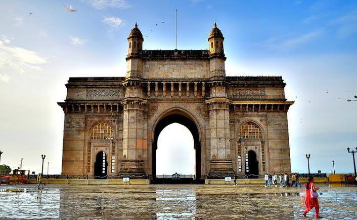 places to visit near gateway of india