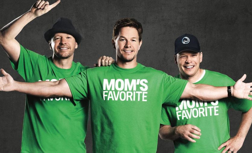 https://www.quirkybyte.com/wp-content/uploads/2020/09/mark-wahlberg-wahlburgers.jpg
