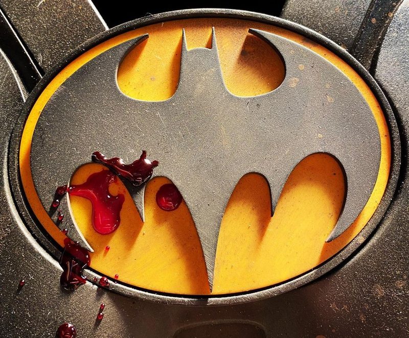 The Flash Set Photo Reveals Michael Keaton's Batman Suit